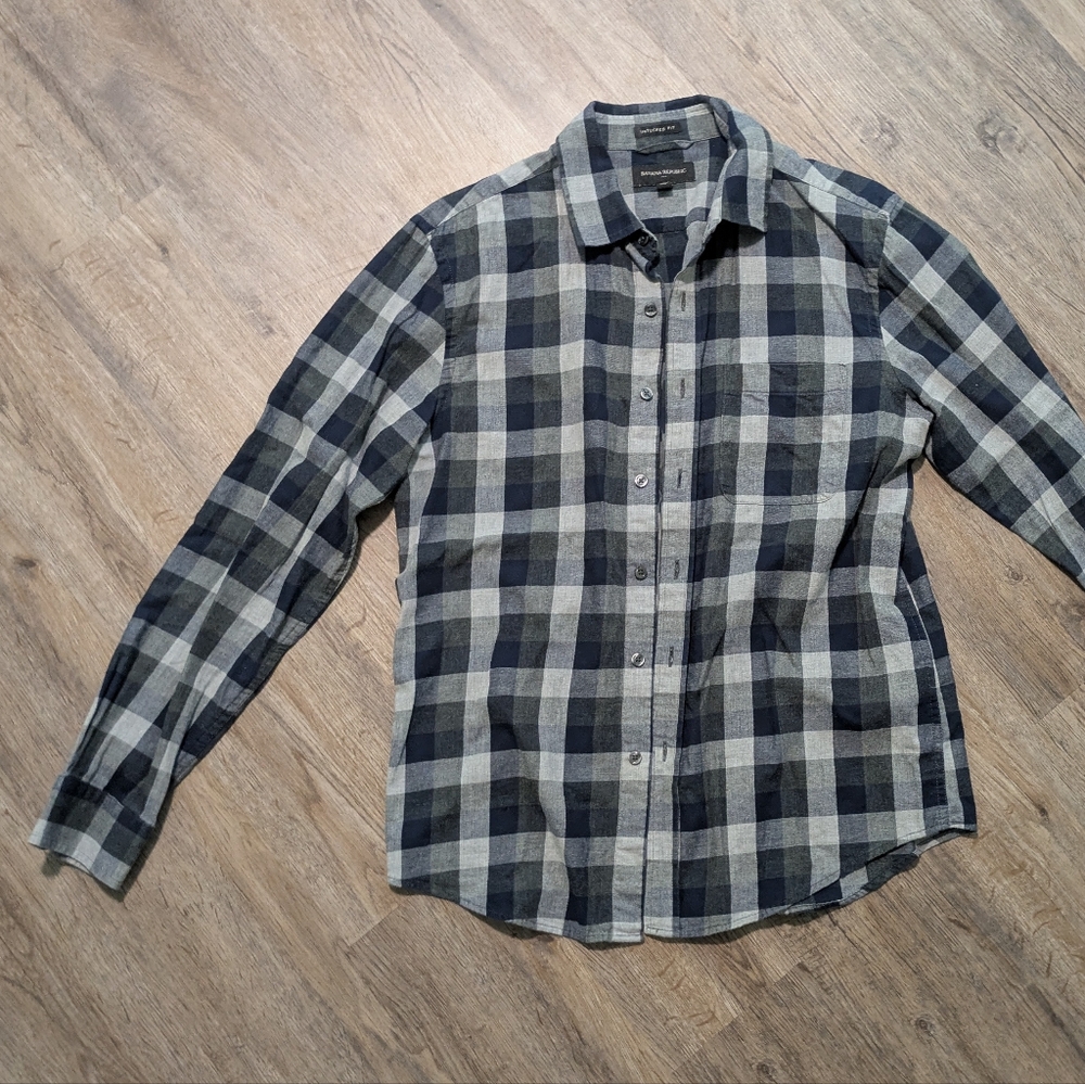 Banana Republic Navy and Gray Checkered Untucked Fit Shirt M